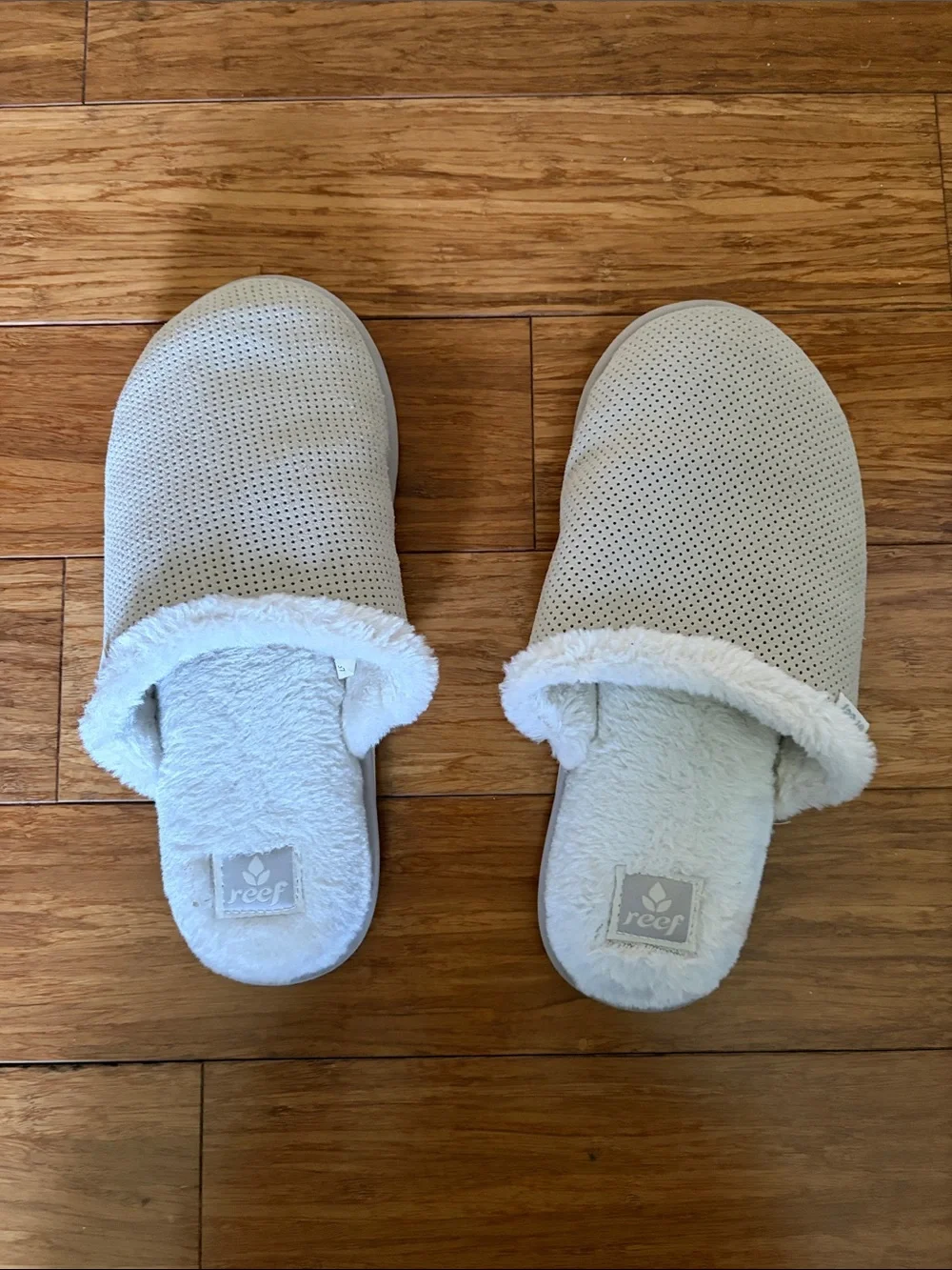 Reef Kids Plush Slip-On Slippers in Light Cream